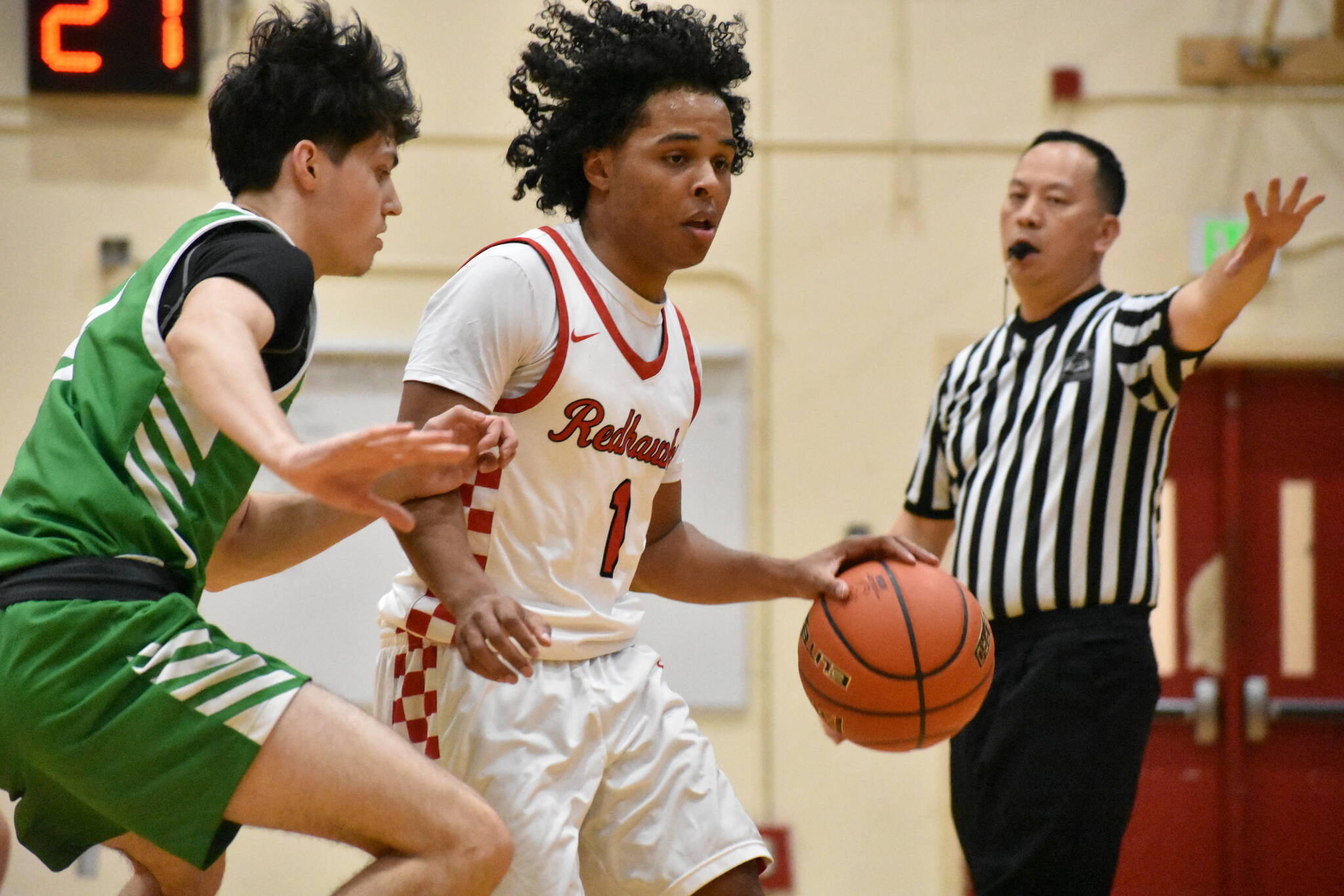 Ben Ray / The Reporter
Renton’s Jordan Agosto fends off a Woodinville defender.